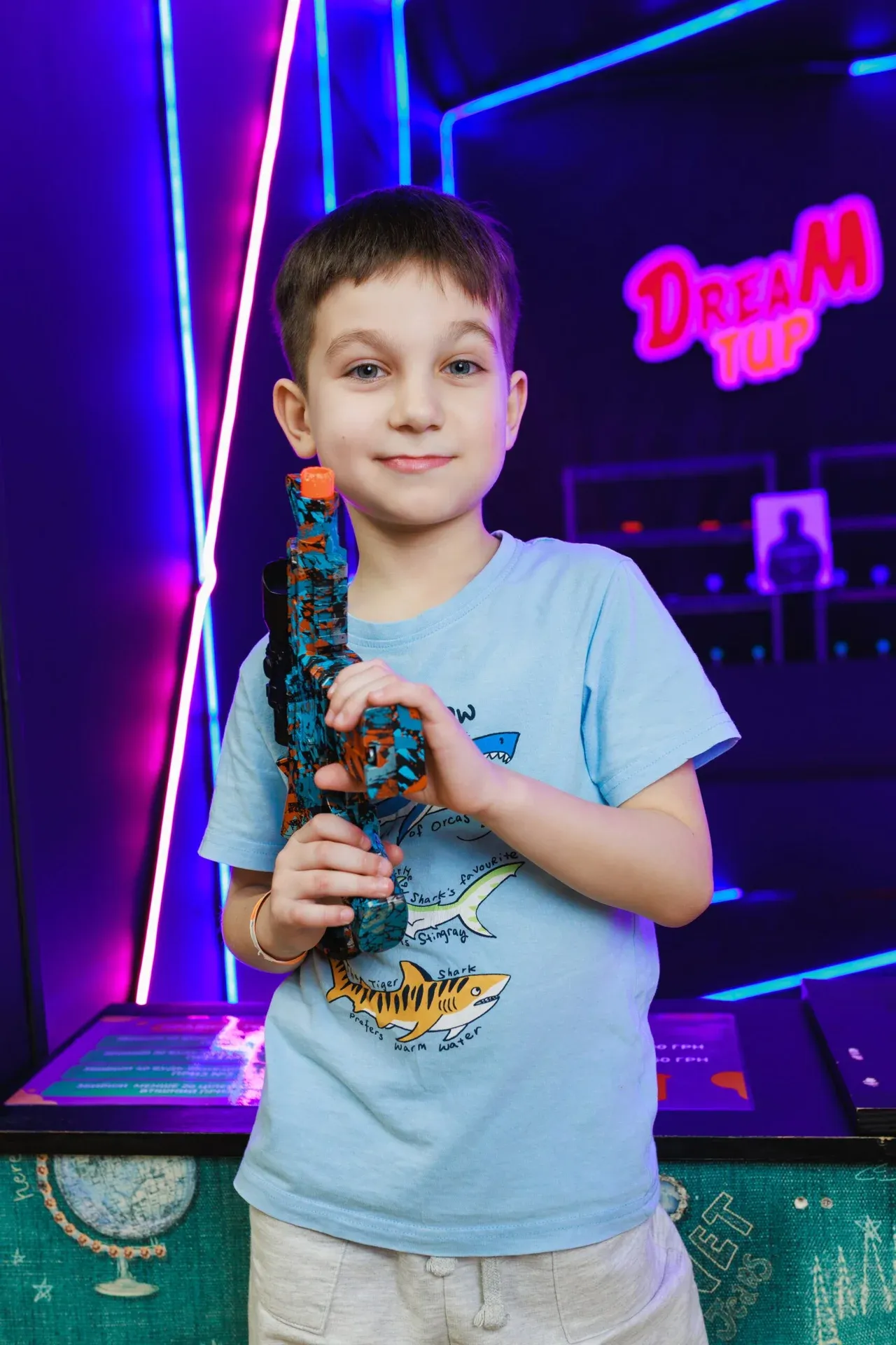 Дитина на локації лазертагу Dream Club